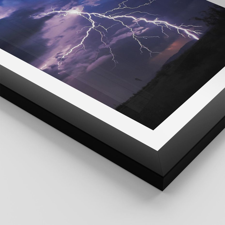 Plakat w ramie 40x50 - Burza z błyskawicami nad horyzontem - burza, błyskawica - rama czarna