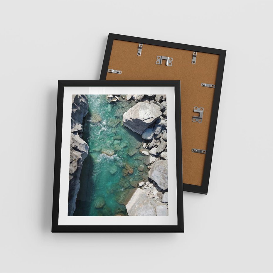 Plakat w ramie 40x50 - Spotkanie natury i siły - rzeka, skały - rama czarna