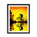 Plakat w ramie 50x70 - Rower przy zachodzie słońca - rower, zachód - rama czarna
