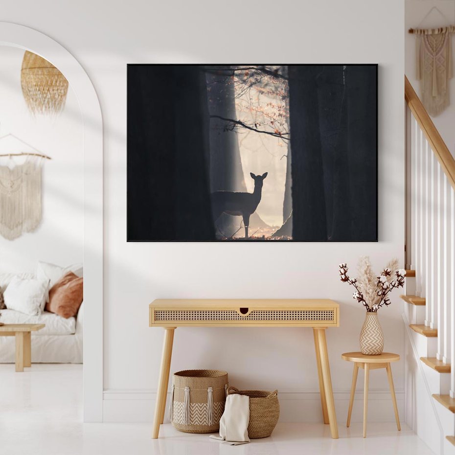 Obraz w ramie 100x70 - Sarnie Skoki - zdjęcie, klimatyczny las - rama czarna