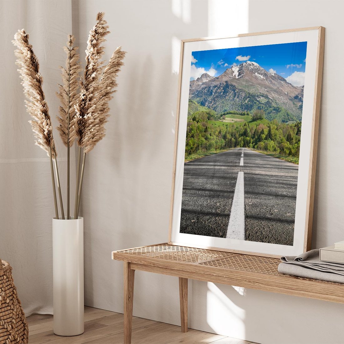 Plakat w ramie 50x70 - Droga przez góry: podróż do przygody - droga, góry - rama drewno