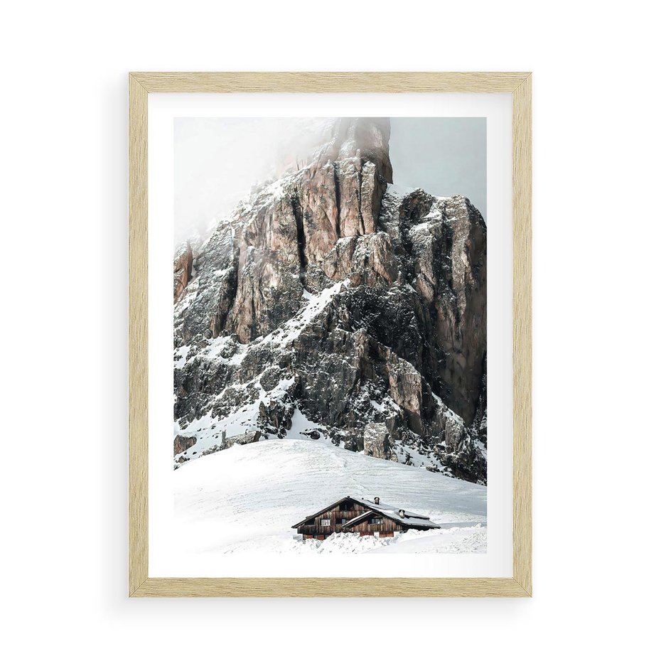 Plakat w ramie 50x70 - Górski Raj z Chatką - górskie szczyty, ośnieżone góry - rama drewno