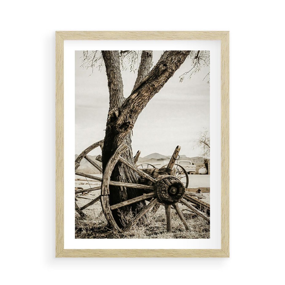 Plakat w ramie 50x70 - Rustykalna Tradycja - koło starego wozu, rustykalny styl - rama drewno