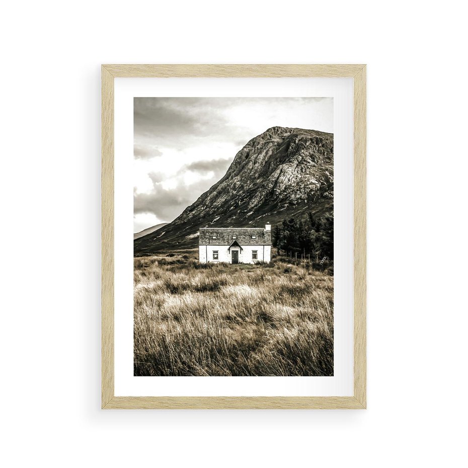 Plakat w ramie 30x40 - Biały Domek w Sepii: Wiejski Urok - domek w górach, kolory sepii - rama drewno