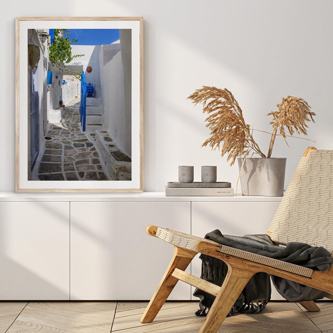 Plakat w ramie 30x40 - Uroki Santorini: Perspektywiczna Uliczka - uliczka, perspektywa - rama drewno