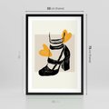 Plakat w ramie 50x70 - Elegancja w Szkicu: Stopa w Bucie na Obcasie - grafika, czarny szkic - rama czarna