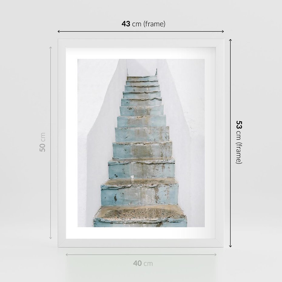 Plakat w ramie 40x50 - Niebieskie Schody Santorini - stare kamienne schody, niebieskie schody - rama biała