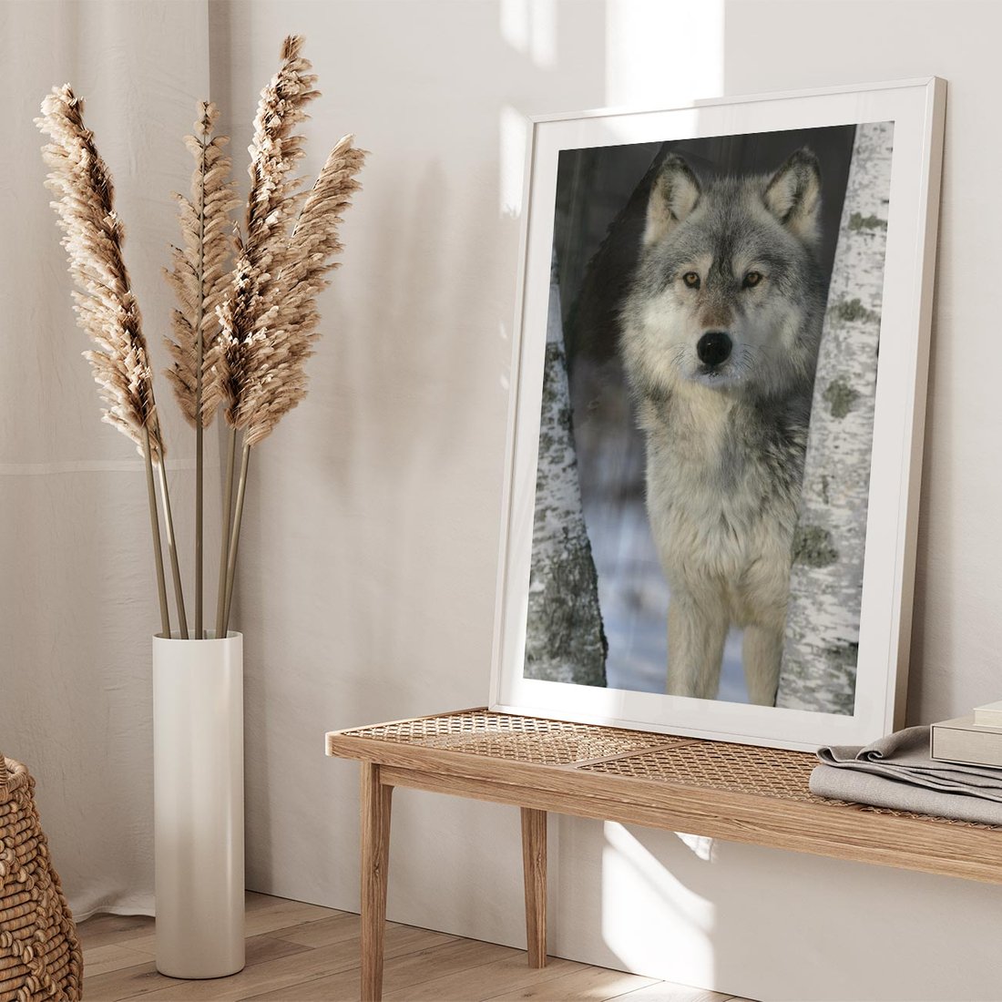 Plakat w ramie 30x40 - Wilk w Zimowym Lesie - wilk, las - rama biała