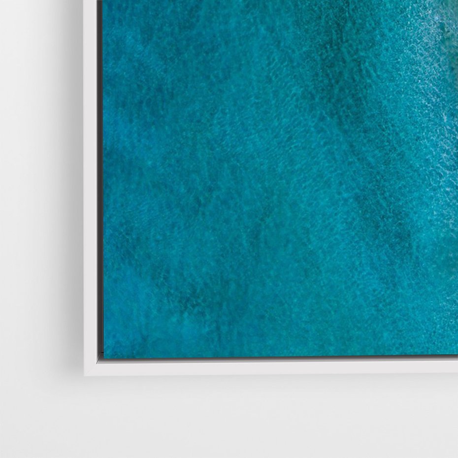 Obraz w ramie 80x120 - Spokój nad morzem - morze, plaża - rama biała