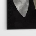 Obraz w ramie 70x100 - Obce Powidoki - abstrakcyjna ćma, mroczna atmosfera - rama czarna