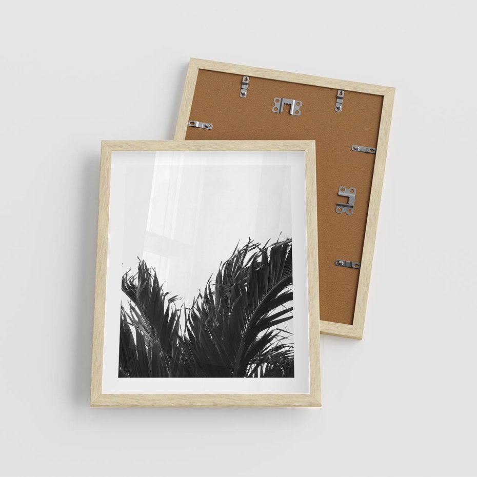 Plakat w ramie 40x50 - Tropikalna Uroda w Czerni i Bieli - fotografia czarno biała, liście palmy - rama drewno