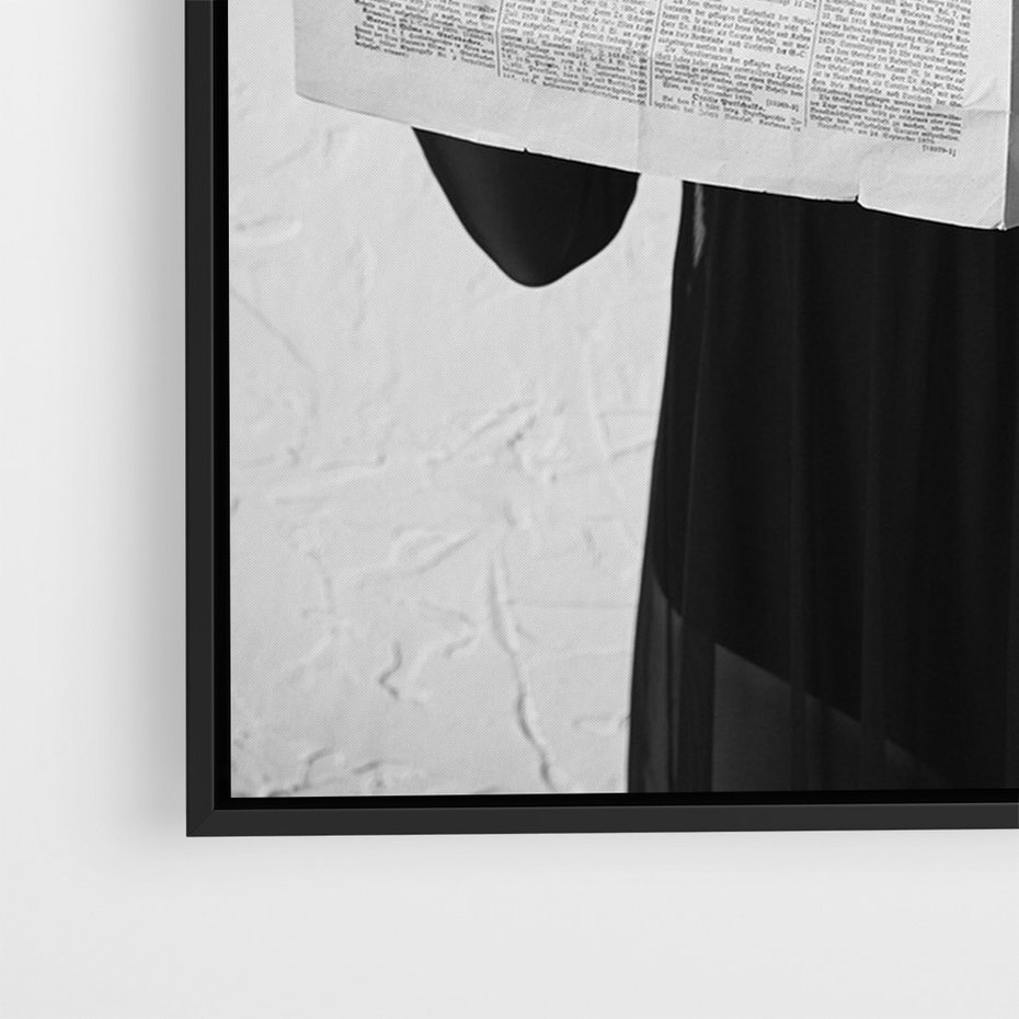 Obraz w ramie 70x100 - Nowe Wiadomości - retro zdjęcie, czarno białe - rama czarna