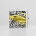 Obraz na płótnie 30x30 - Retro Auto: Wspomnienie Minionych Czasów - samochód, auto