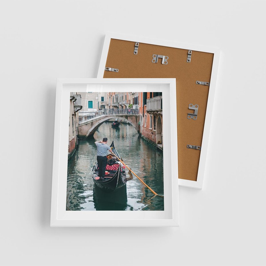 Plakat w ramie 40x50 - Kanały Wenecji - gondola, Wenecja - rama biała