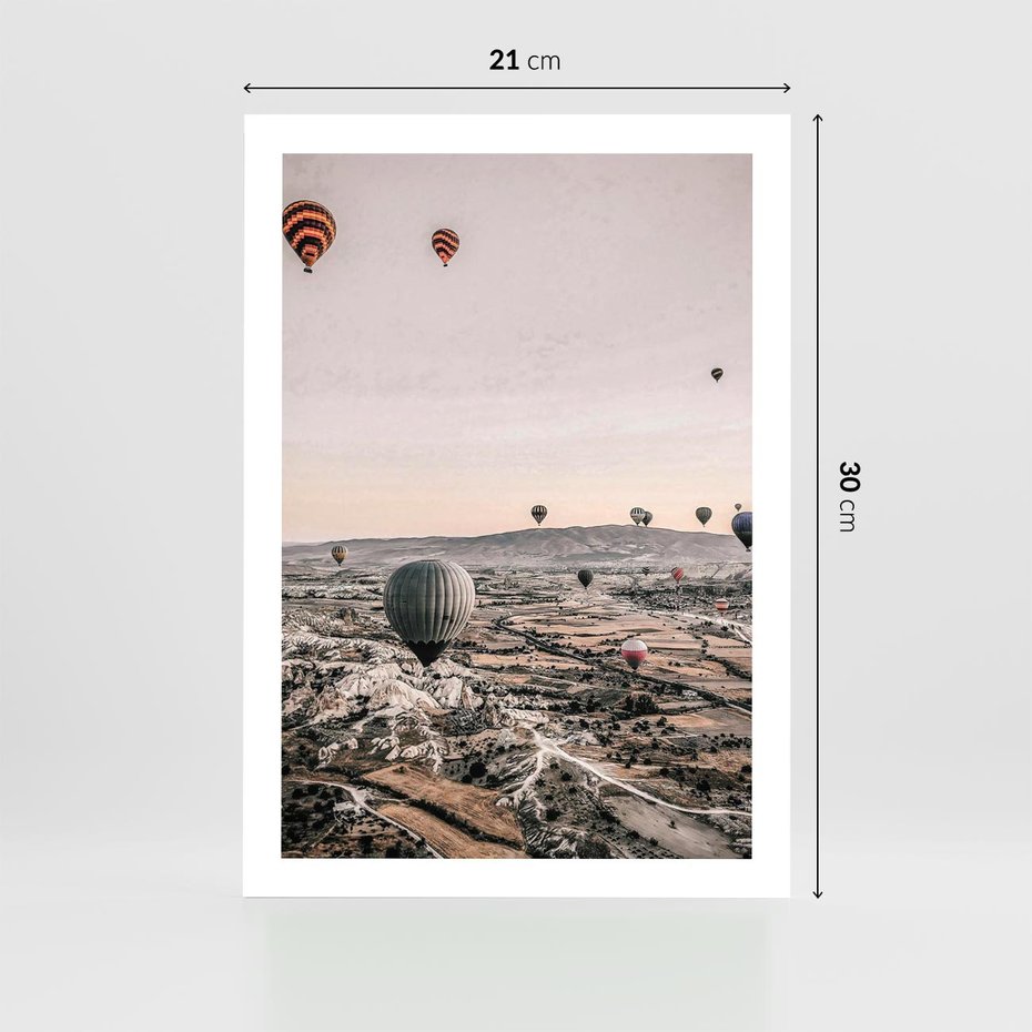 Plakat bez ramy 21x30 - Wolność w Powietrzu - balony latające nas pustynnym krajbrazem, balony do latania