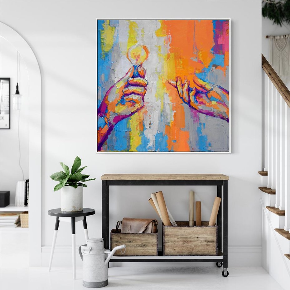 Obraz w ramie 80x80 - Refrakcje wewnętrznego światła - abstrakcyjne dzieło, dłoń trzyma żarówkę - rama biała