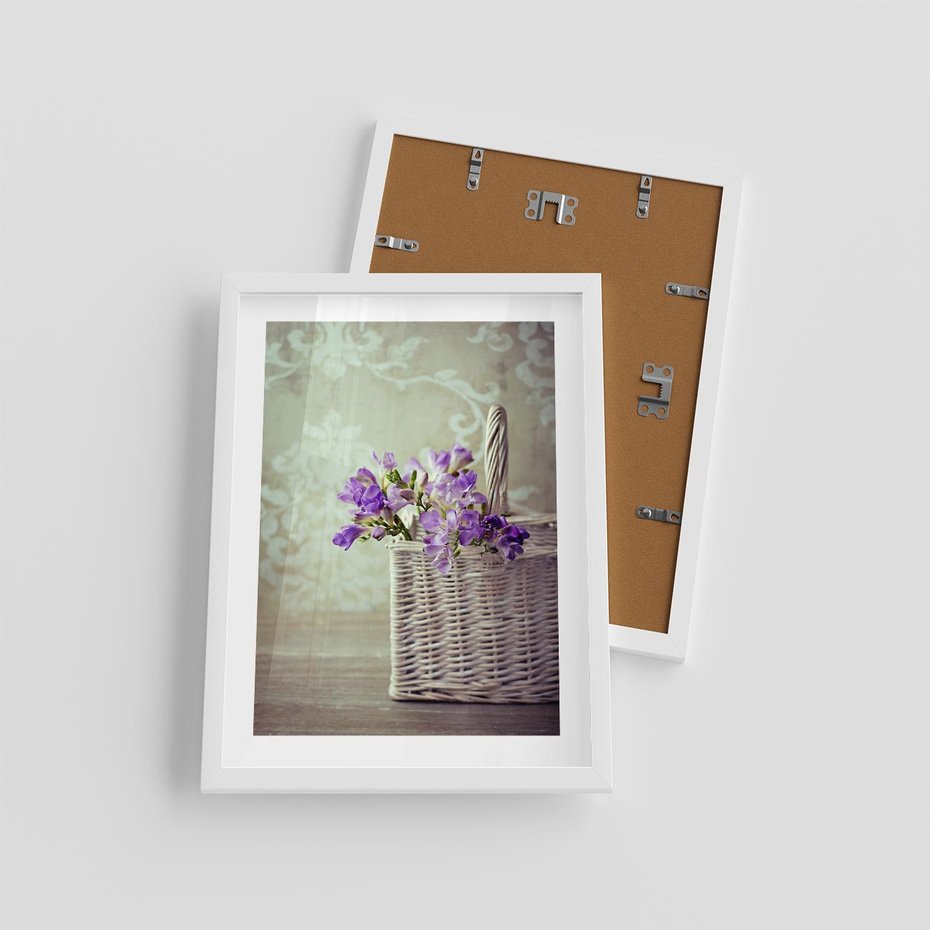 Plakat w ramie 30x40 - Kwiatowy koszyk - kwiaty, koszyk - rama biała