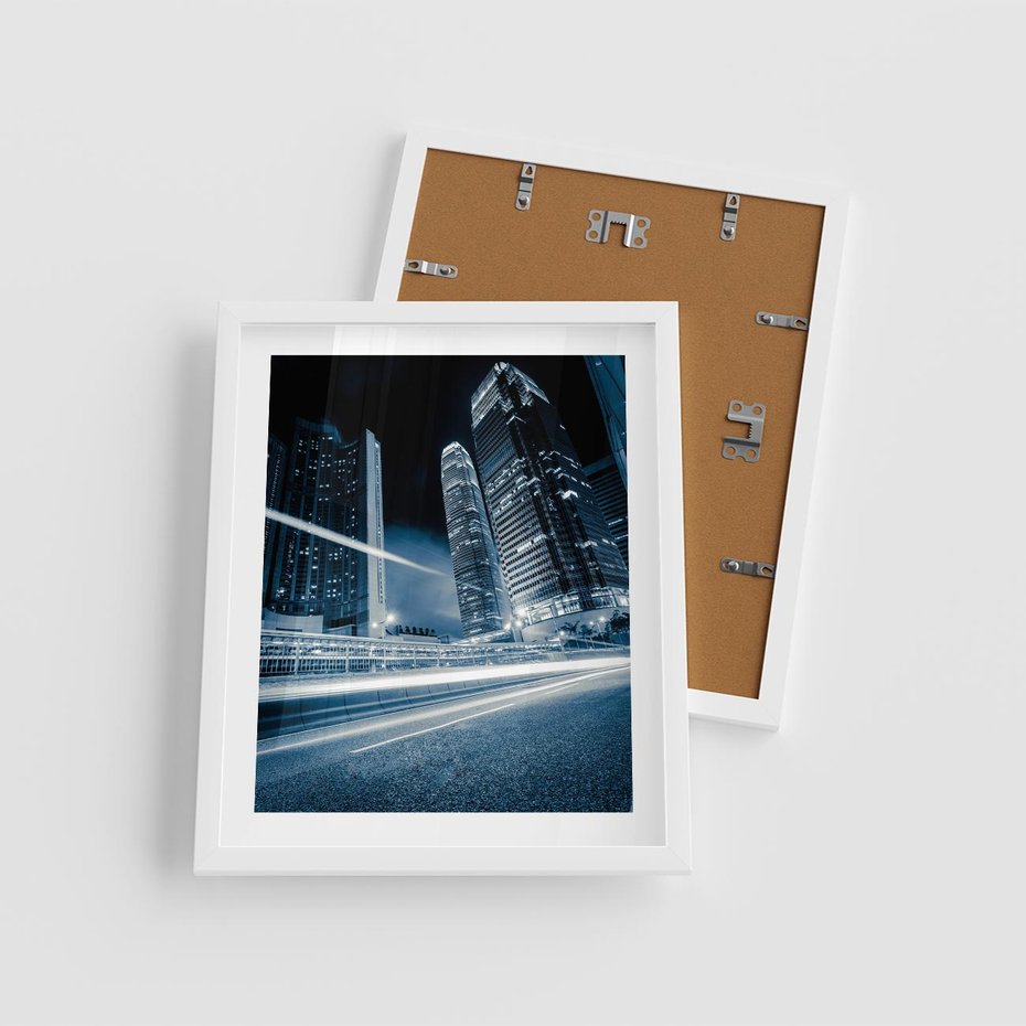 Plakat w ramie 40x50 - Nocne pejzaże miasta - miasto, nocą - rama biała