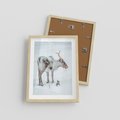 Plakat w ramie 30x40 - Magia Świąt - renifer na śniegu, śnieg - rama drewno