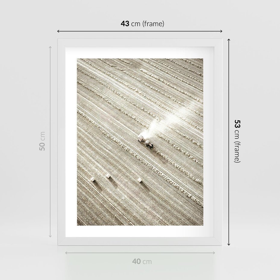 Plakat w ramie 40x50 - Pole i Żniwa na Malowniczym Zdjęciu - pole, traktor - rama biała