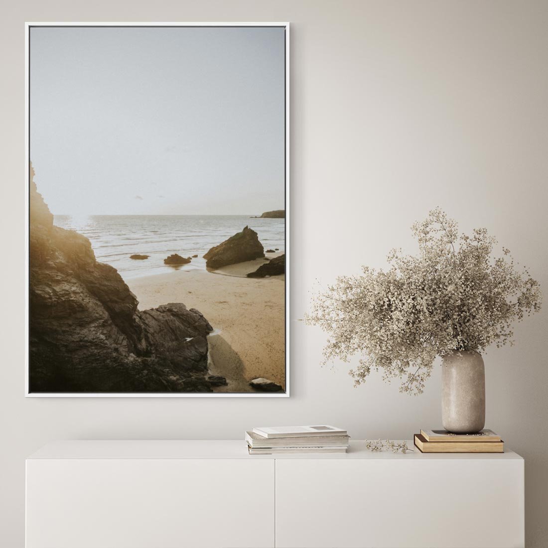Obraz w ramie 80x120 - Magia Wieczornego Spokoju - plaża, zachód - rama biała