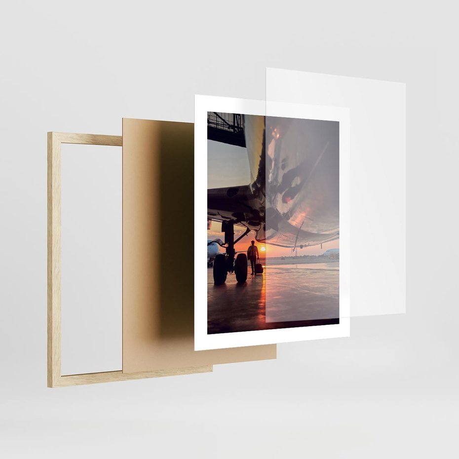 Plakat w ramie 40x50 - Podróż ku Zachodzącemu Słońcu - samolot, scena na lotnisku - rama drewno