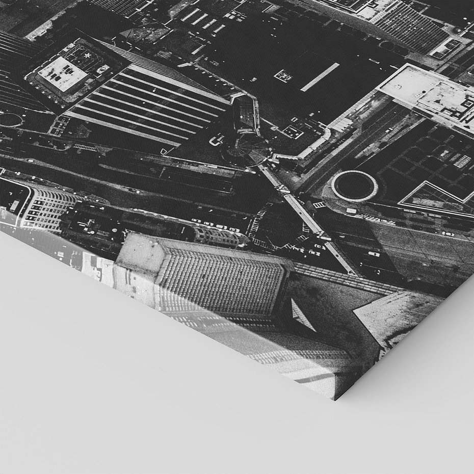 Obraz na płótnie 80x120 - Kontrastujące miasto - miasto, biało