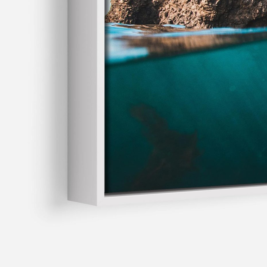 Obraz w ramie 120x80 - Tajemnicza Podwodna Kraina - fotografia, podwodna jaskinia - rama biała