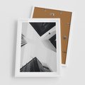 Plakat w ramie 50x70 - Nowoczesna Dynamika - perspektywa, wieżowce - rama biała