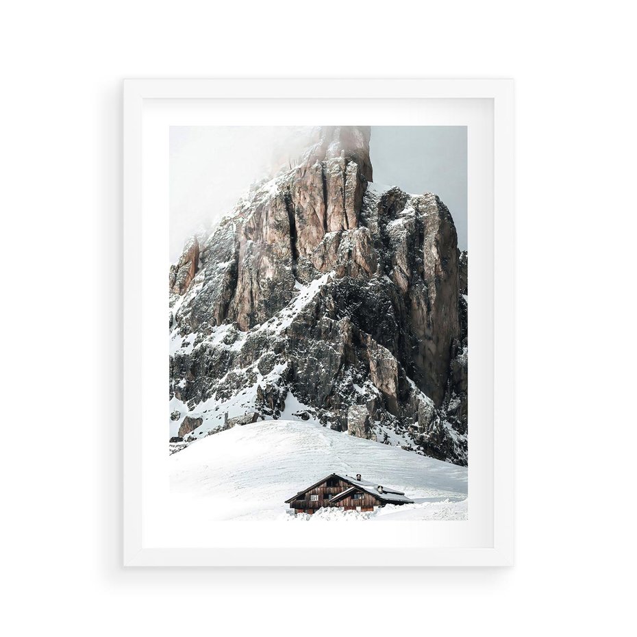 Plakat w ramie 40x50 - Górski Raj z Chatką - górskie szczyty, ośnieżone góry - rama biała