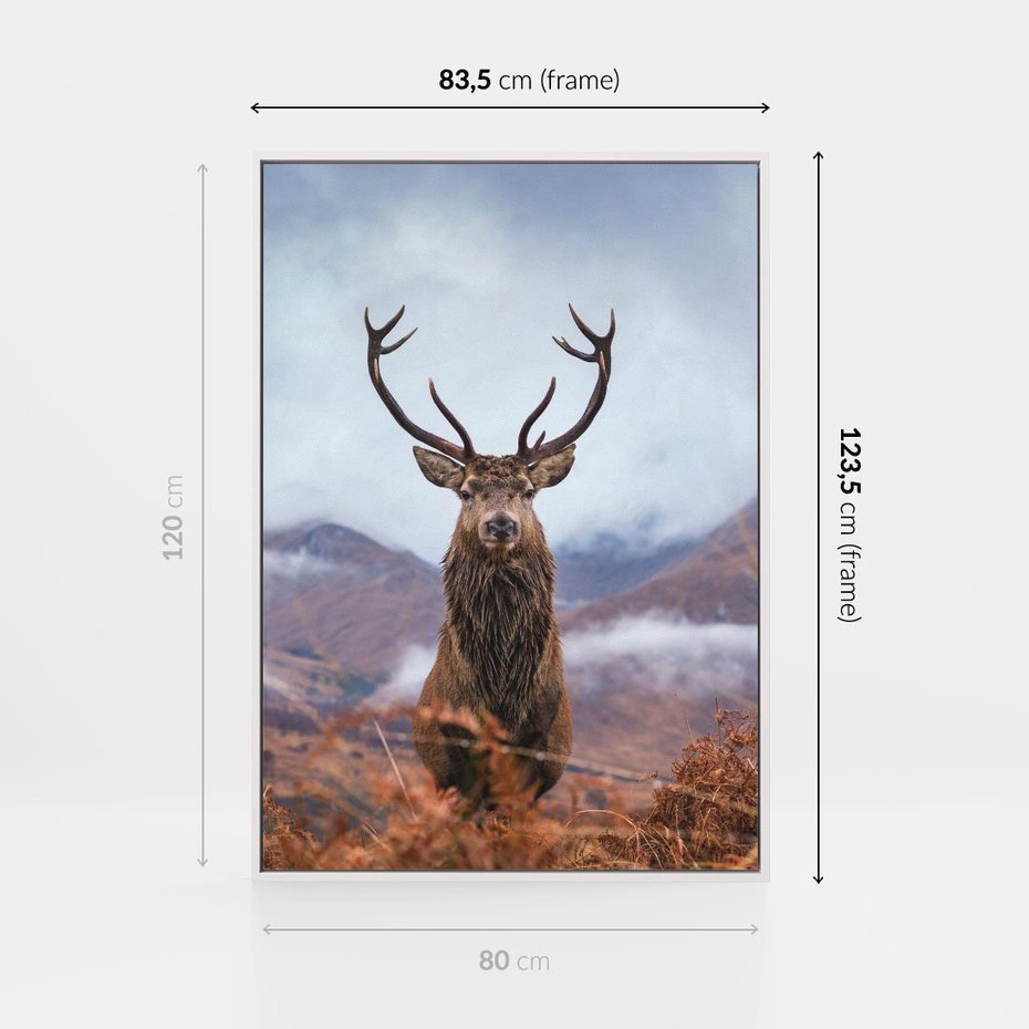 Obraz w ramie 80x120 - Jeleń w Uśpionym Krajobrazie - jeleń na tle gór, ośnieżone góry - rama biała