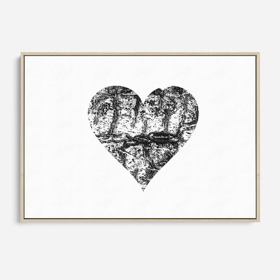 Obraz w ramie 100x70 - Drzewo Serca - czarne serce, tekstura jak kora drzewa - rama drewno