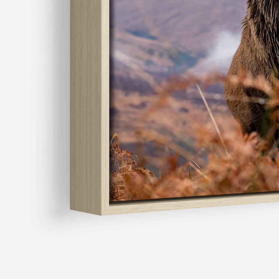 Obraz w ramie 80x120 - Jeleń w Uśpionym Krajobrazie - jeleń na tle gór, ośnieżone góry - rama drewno