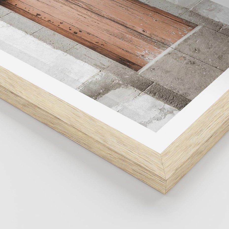 Plakat w ramie 50x70 - Śródziemnomorskie Drzwi Czasu - fotografia starych drzwi, śródziemnomorska architektura - rama drewno