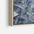 Obraz w ramie 70x50 - Melodia mgieł i marzeń - abstrakcja w kolorze granatu, przypominająca górę lodową - rama drewno