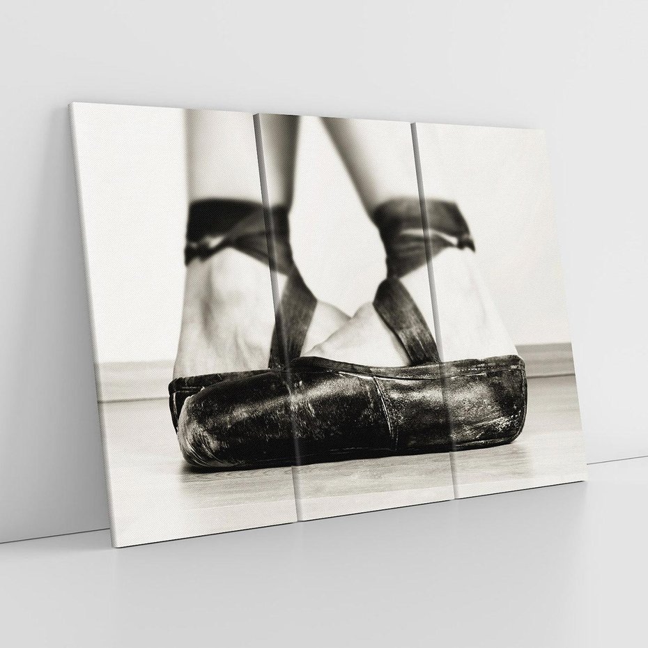 Obraz na płótnie 120x80 - W Monochromatycznych Nutach - fotografia, czarno biała