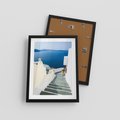Plakat w ramie 30x40 - Malowniczy urok wyspy - Santorini, schodki - rama czarna