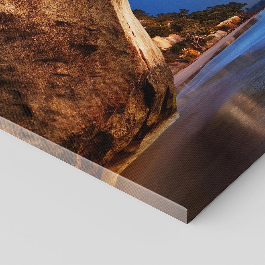 Obraz na płótnie 90x30 - Uroki wyspy: Morze i skały - wyspa, morze