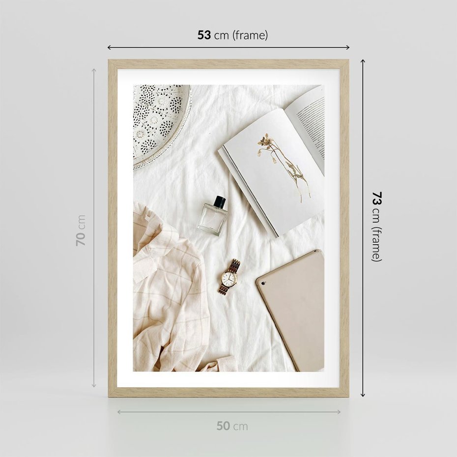 Plakat w ramie 50x70 - Perfumy, Książka i Moda - kobieca kompozycja, perfumy - rama drewno