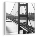 Obraz w ramie 50x50 - Ikona Miasta - most Nowy Jork, czarno biała fotografia - rama biała
