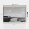 Obraz w ramie 120x80 - Nadmorska Melodia - czarno białe zdjęcie, plaża - rama drewno