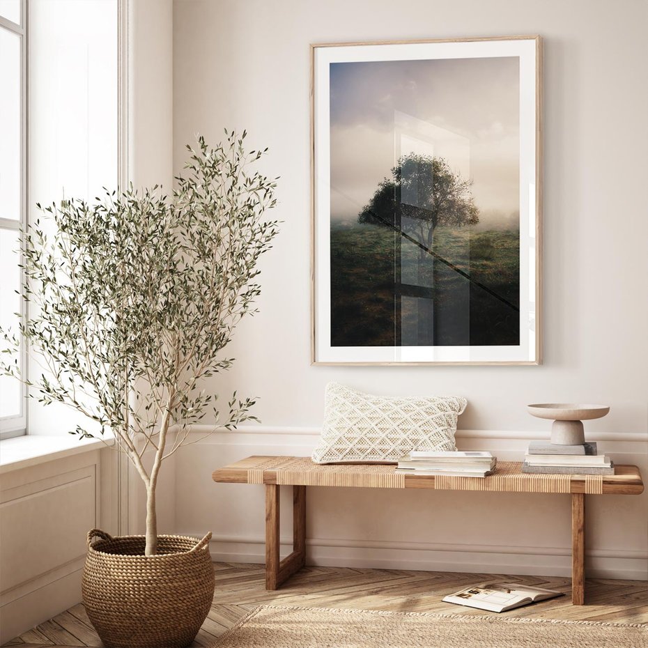 Plakat w ramie 30x40 - Zamglona Prostota - artystyczna fotografia, samotne drzewo na zamglonej łące - rama drewno