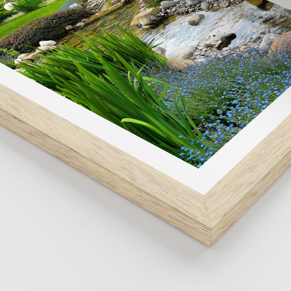 Plakat w ramie 50x70 - Ogródowy Strumyk - strumyk, ogród - rama drewno