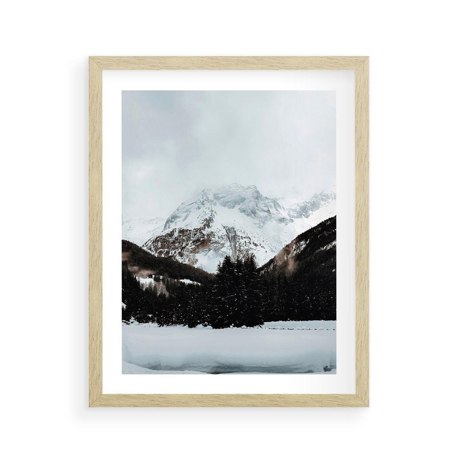 Plakat w ramie 40x50 - W Cieniu Śnieżnych Szczytów - górski krajobraz, zima - rama drewno