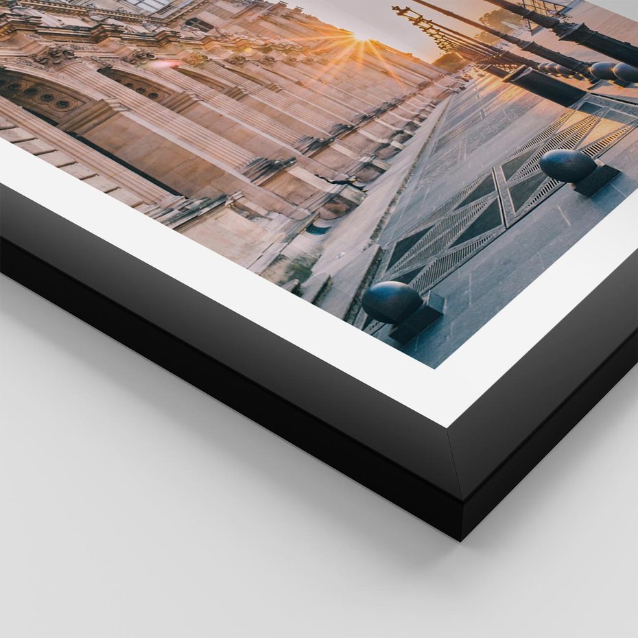 Plakat w ramie 50x70 - Magiczne spacery - uliczka, perspektywa - rama czarna