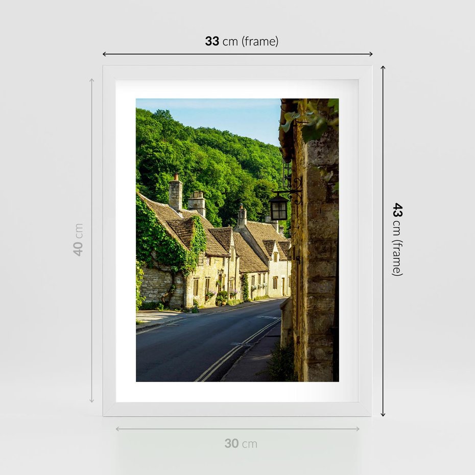 Plakat w ramie 30x40 - Odkryj tajemnice miasta - uliczka, perspektywa - rama biała