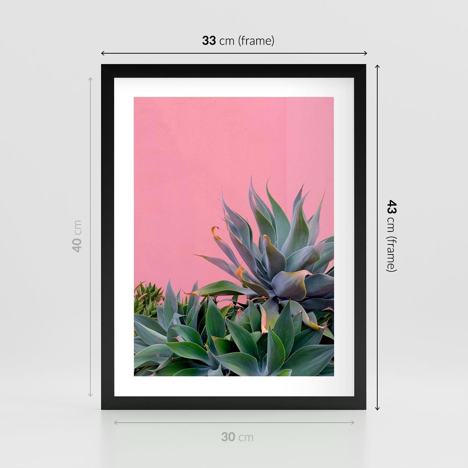 Plakat w ramie 30x40 - Tropikalne Liście na Różowej Ścianie - różowa ściana, tropikalne liście na jej tle - rama czarna