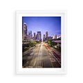 Plakat w ramie 40x50 - Światło nocnej ulicy - miasto, nocą - rama biała