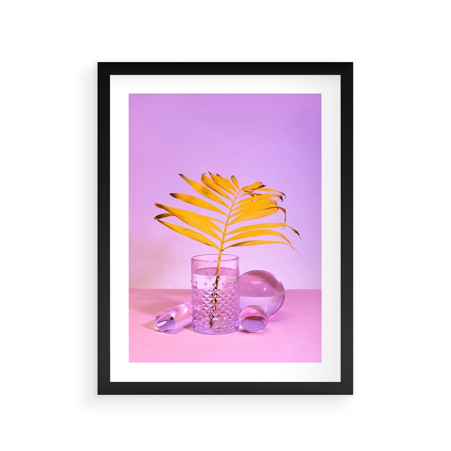 Plakat w ramie 30x40 - Neonowy Liść Palmy na Fotografii - neonowa fotografia, liść palmy w szklance - rama czarna