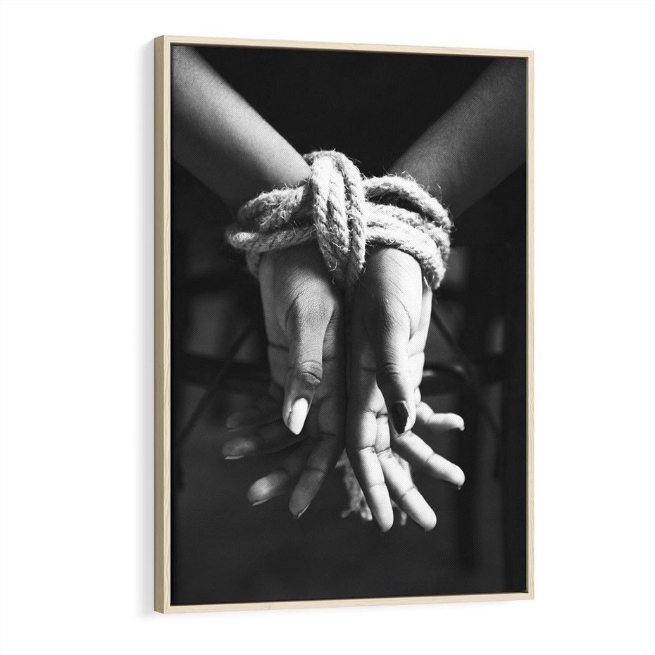 Obraz w ramie 80x120 - Splątane Uczucia - czarno biała fotografia, artystyczna - rama drewno